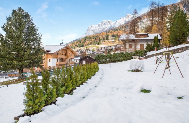 Spacious Apartment “Villa Pineta” (CIPAT number: 022118-AT-056464) with Mountain View, Terrace & Garden; Parking Available, Pets Allowed Upon Request