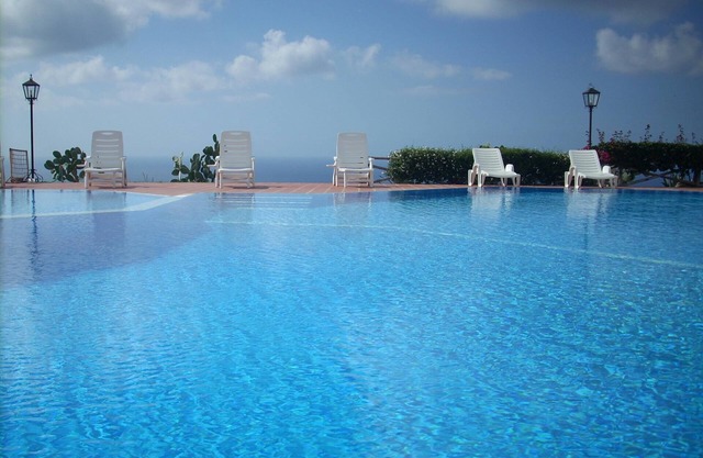 Application de vacances spacieuse. avec piscine et vue imprenable sur la mer, les montagnes, Tropea