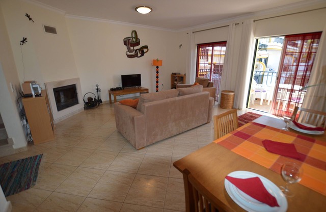 Appartement spacieux avec 2 grandes piscines avec vue sur Sun Trraces et manucurées jardins