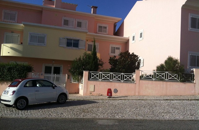 TRES BEL APPARTEMENT SPACIEUX AVEC TERRASSE ENSOLEILLEE/JARDIN PRIVE/PISCINE