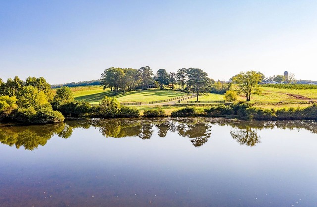 APPLE ORCHARD STAY: Grande ferme avec vue sur le lac