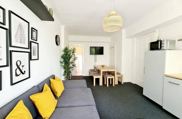 Spacious Apt. for 8 in great location