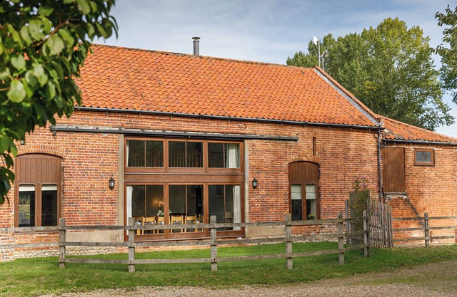Grange spacieuse, vue sur la campagne, poêle à bois et bain à remous privé