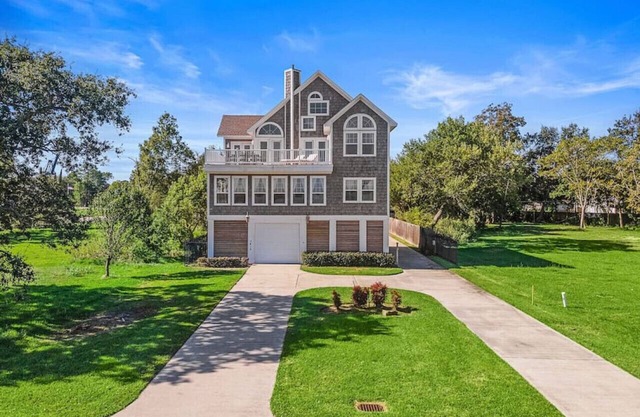Bayfront Getaway with Large Deck and Scenic Views