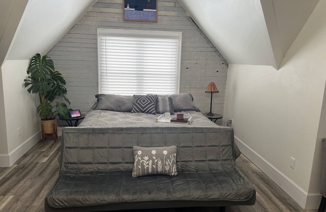 Spacious Bayview Penthouse w/ King bed