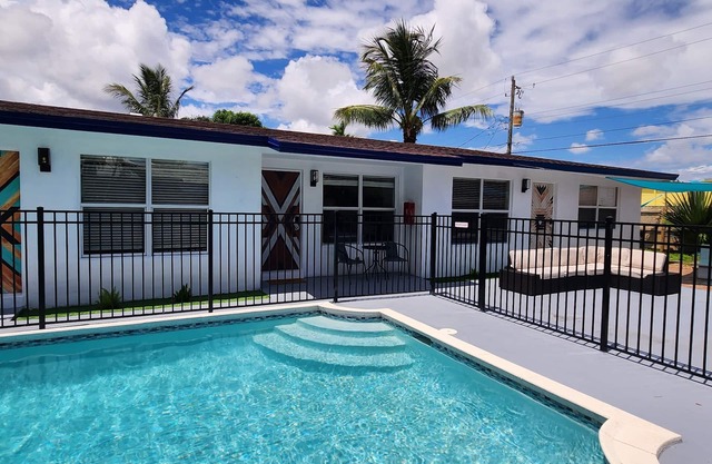 Spacious & Beachy House, Private patios & Pool. Near Ft.Lauderdale Beach!
