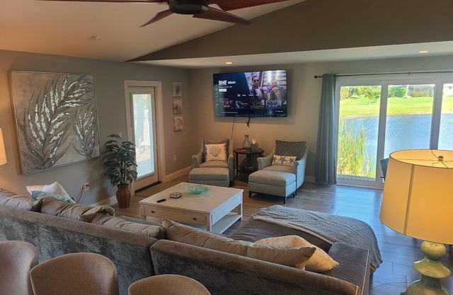 Spacious Beautiful Private House 2.9 Mi To The Beach Publix & 20 Restaurants