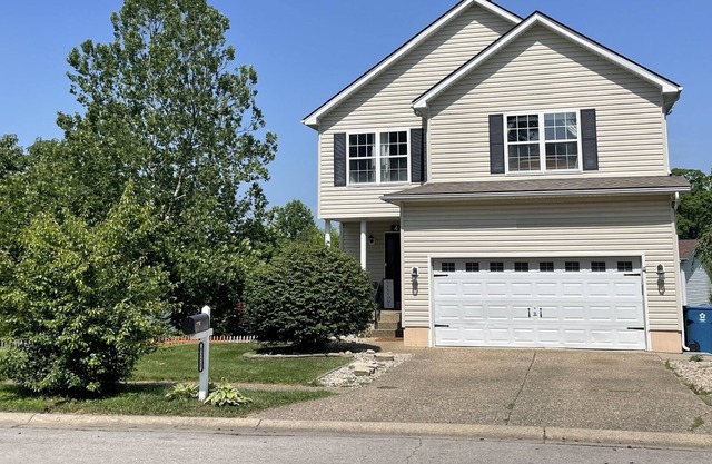 Spacious Bluegrass home with open floor plan and outdoor fire pit!