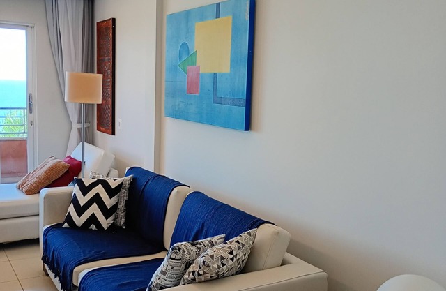 Spacious, cozy apartment, balcony with sea view - Rio Vermelho in Salvador