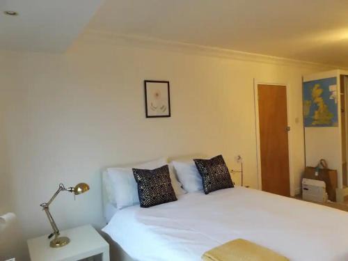 Spacious Bright Room in Coventry