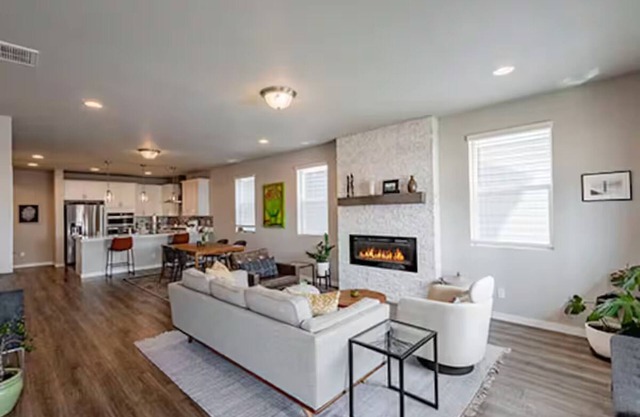 Spacious, bright SW Longmont home close to Boulder