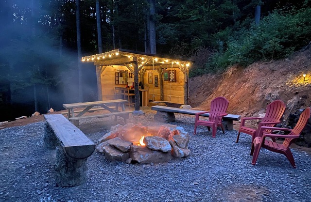 Spacious Cabin Retreat Perfect Blend Family Togetherness & Private Relaxation!