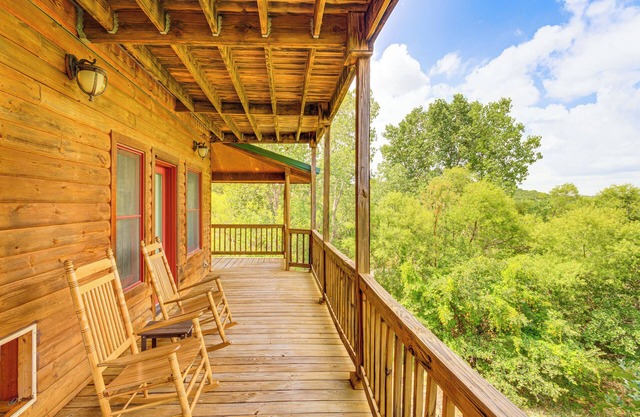 Spacious Cabin w/ Views, Near Lake Lawtonka!