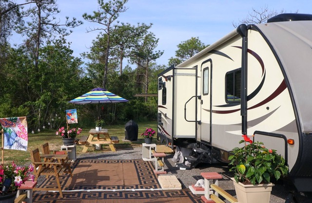 Spacious camper in a vacation destination!
