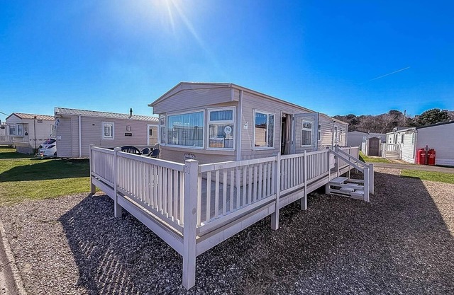 Caravane pour chiens bon marché 4 à louer avec terrasse en Suffolk ref 40094