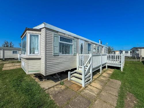 Spacious Caravan For Hire In Hunstanton At Manor Park Holiday Park Ref 23047B