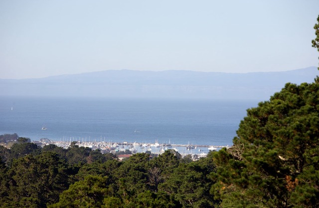 SPACIEUSE CARMEL HOME avec une vue imprenable sur la baie de Monterey