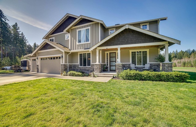 Spacious Carnation Home w/ Grill & Large Yard