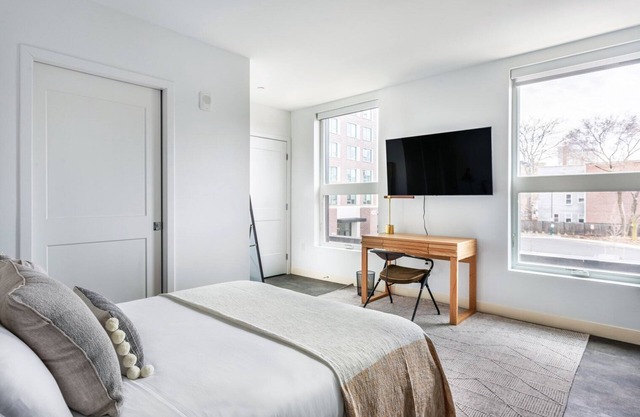 Spacious Central Square Studio w/ Doorman, near T Stop, by Blueground