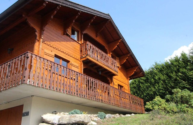 Chalet típico 5 hab. 10 pers. con balcón y terraza, cerca de pistas y servicios