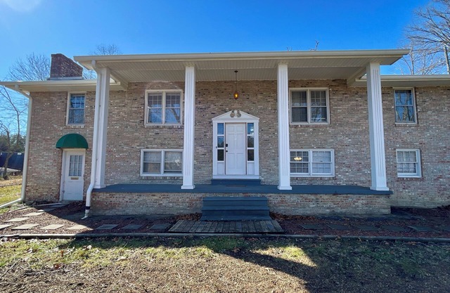 Spacious, Charming & Serene Family Haven ~ Parking