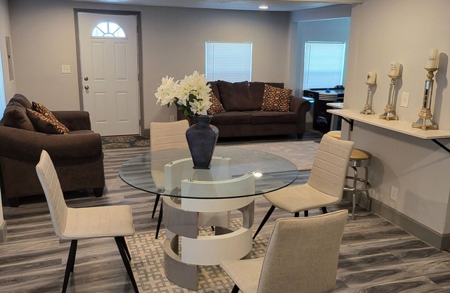 Spacious Cheerful 1-Bedroom Residential Home