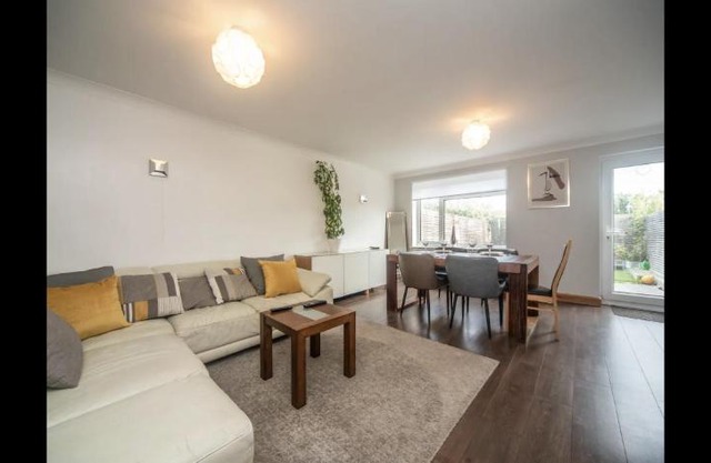 Spacious Chessington home with parking & garden