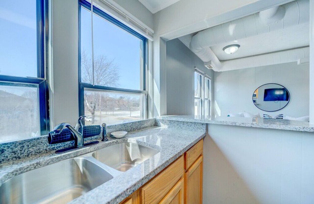 Spacious Classic Studio - Apt C