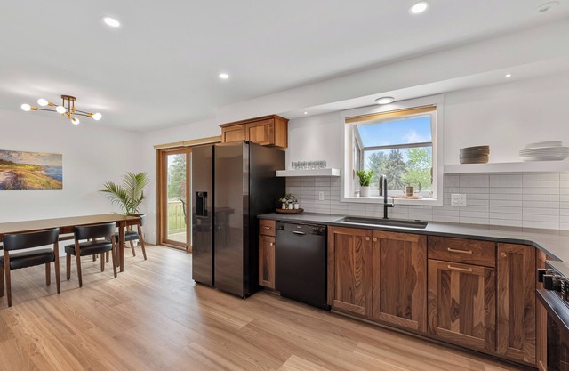 Spacious, Clean, and Newly Renovated 5-bedroom house near Road America