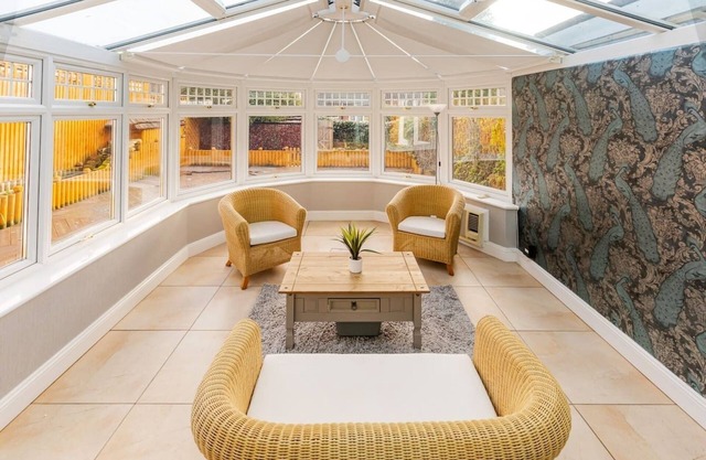 Spacious, clean & comfy 3 bed semi-detached house,
