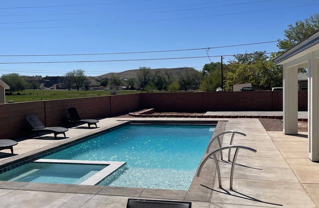 Spacious & Fun Retreat Near Zion! - Private Pool & Pickleball Court!!!