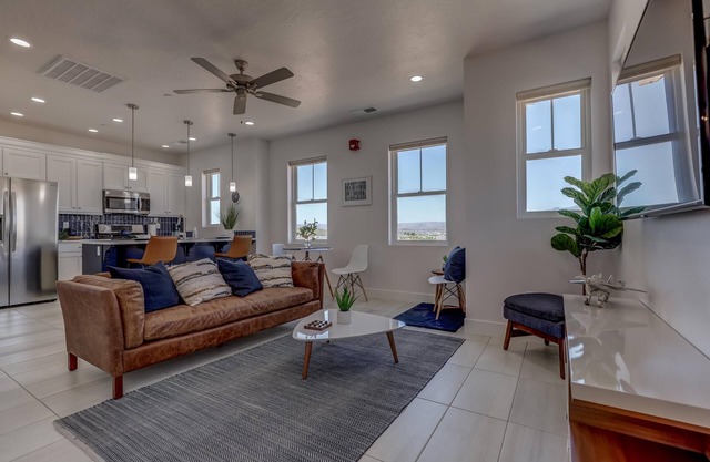 Spacious | Clean | Get-a-way for two! | Sky