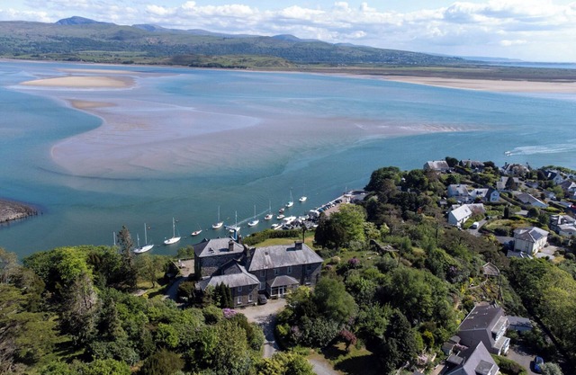 Appartement duplex privé de 9 pièces et jardin avec vue panoramique mer et montagne