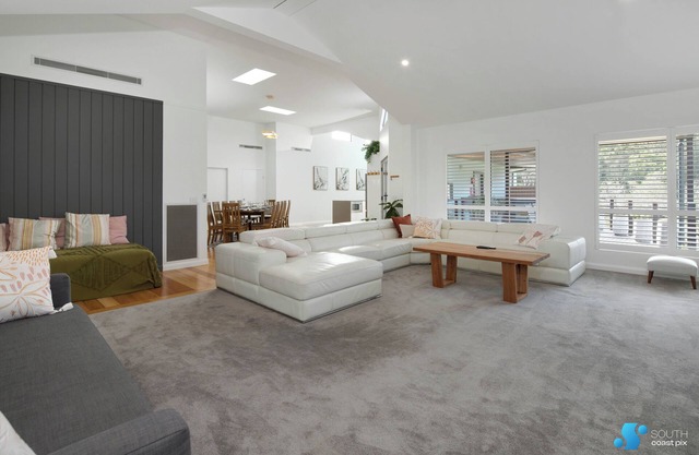 SPACIOUS COASTAL RETREAT Group Value, Easy Access & Mountain Bike Suitable!