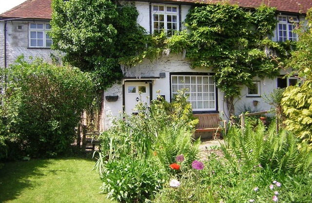 Hébergement spacieux et confortable de type cottage au cœur du village de Cowbeech