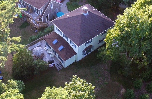 Maison spacieuse, moderne et propre + bel espace. 1 min à pied de la plage de Great Pond!