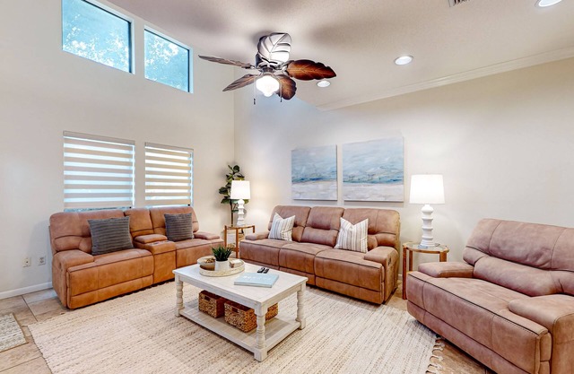 Spacious condo in Destin with hot tub, pool, sauna, tennis court, & WiFi