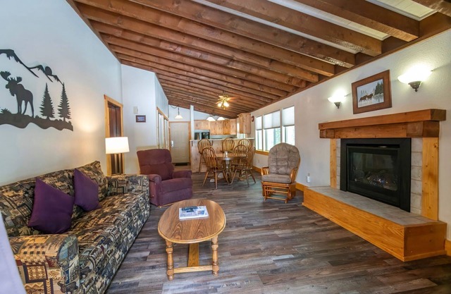 Spacious Condo near Yellowstone Park
