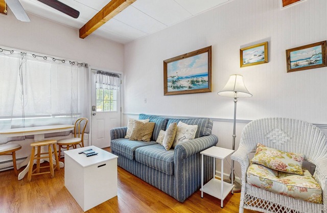 Spacieux condo w / piscine partagée et une cuisine complète! Près de la plage!