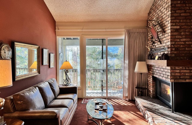 Spacious condo w/ large loft , Minutes from Canyon Lodge & Village