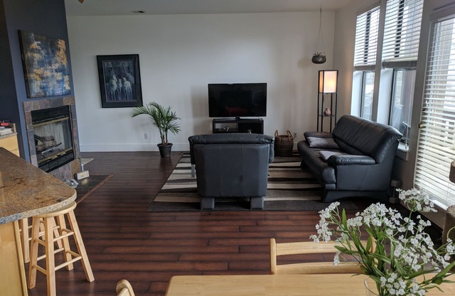 Spacious condo with killer mountain views
