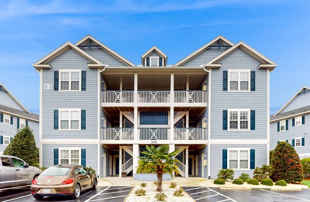 Spacious condo with marina & Intercoastal views, screened-in balconies, W/D & AC
