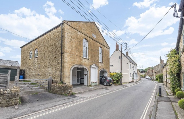 Spacious Converted Chapel, Close to Spectacular Jurassic Coast, Beaches & Hiking