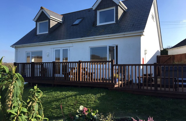 Magnifique chalet côtier disponible en juin, bain à remous, vue sur le parking de la baie, garde