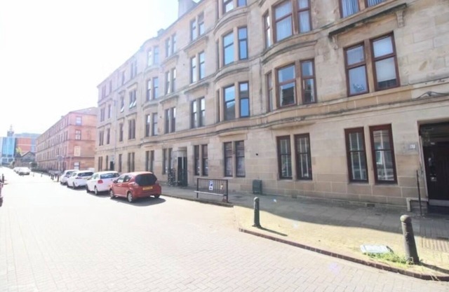 Spacious/Cosy Apartment in the beating heart of Glasgows vibrant west end.