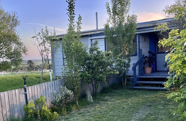 Spacious cottage on working farm - 10 min from beach