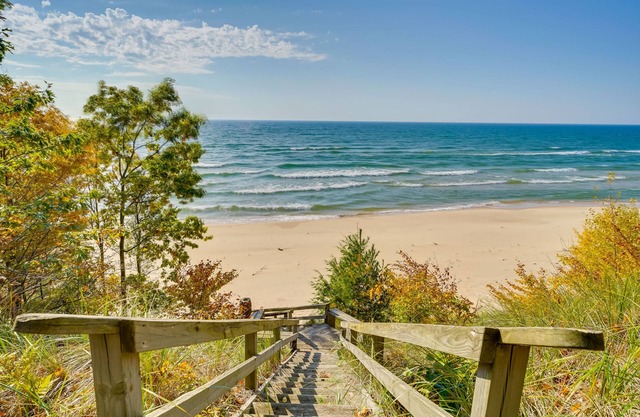 Spacious Cottage on Lake Michigan: Stunning Views!