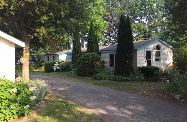 Cottage spacieux avec vue sur le lac Huron # 2