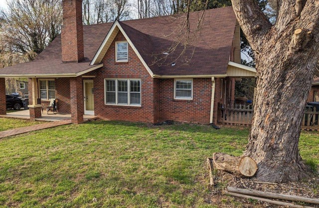 Spacious Country Comfy Living in Yadkin Valley Wineries, Askew Winery, Downtown!