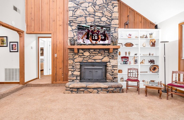 Relaxing Country Haven | Fireplace | 4.4 Acres